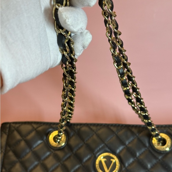 VERA NEW YORK Excellent used condition.  Two-way: shoulder or crossbody bag. - Picture 2 of 13